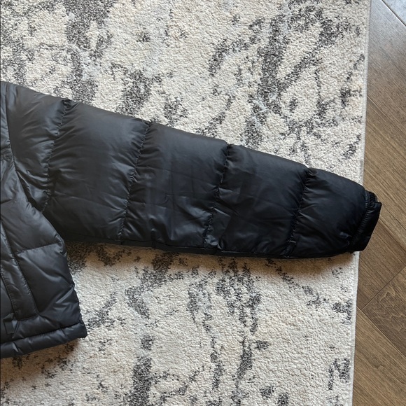 The North Face Women's Classic Black Puffer Jacket - Picture 6 of 16